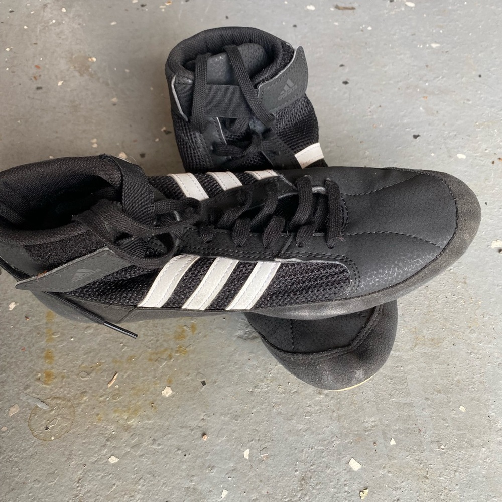 Wrestling shoes